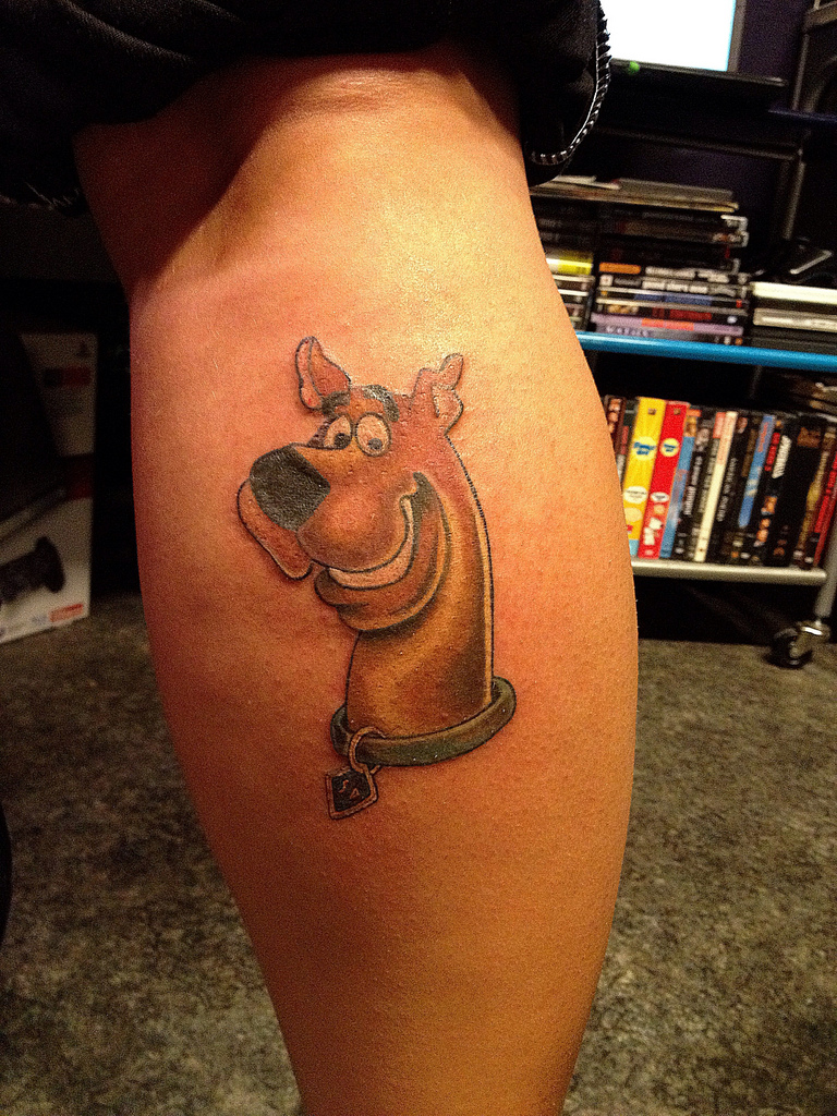 Scooby doo cartoon on leg