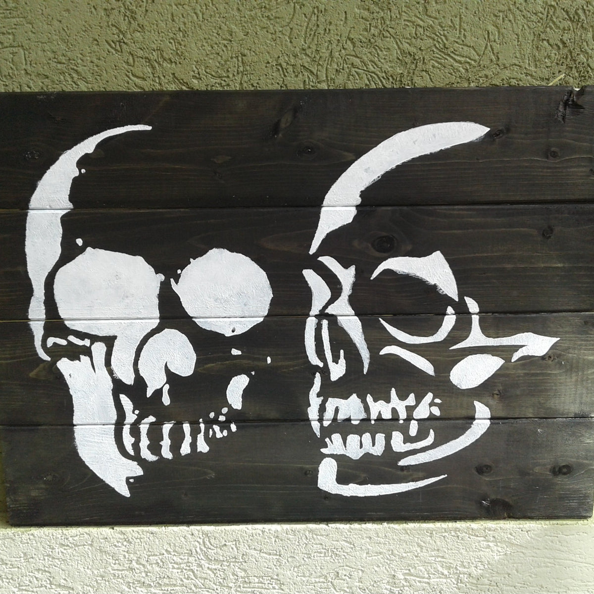 Skull stencil gothic biker halloween decor template â stencil me pretty